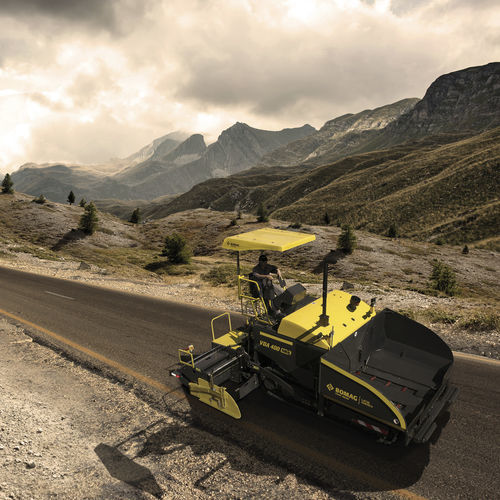 Асфальтоукладчик асфальта - VDA 400 MAX  - BOMAG - гусеничный / для строительных работ