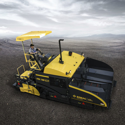 Асфальтоукладчик асфальта - VDA 700 MAX - BOMAG - гусеничный / для топлива / конвейер