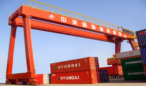 Козловой кран на рейке - DALIAN HUARUI HEAVY INDUSTRY GROUP CO.,LTD. - для использования на морских судах / для контейнера