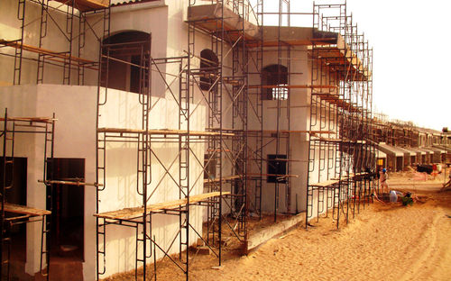 Фиксированный строительные леса - SCAFFCO - для фасада / модульный / для монтажа на лестнице