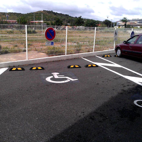 Колесоотбойник для парковки - Mini Park-It® - Justrite Safety Group