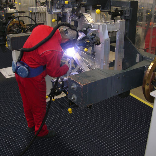Коврик снимающий усталость - 465 SkyWalkerHD™ Nitrile FR - Justrite Safety Group - модульный / из нитрильного каучука / для сварочных работ