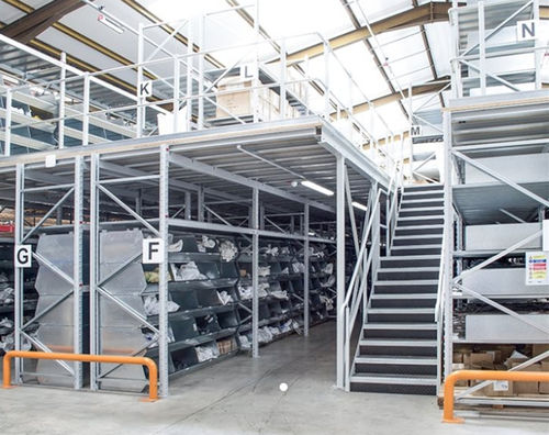 Промышленный этажный стеллаж с системой укладки - Linpac Storage Systems - на полках с поддонами / для паллет