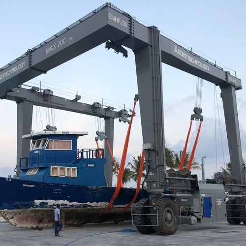 Подъемник для большой нагрузки - Marine Hoist 200 - Eden Tech Srl - с изменяемой шириной / с дистанционным управлением / в форме U