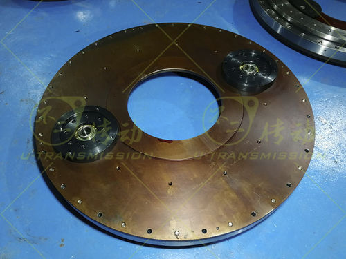 Двойной поворотный привод - S-III-I-1300-2 - Unique Transmission Equipment(Luoyang)Co., LTD