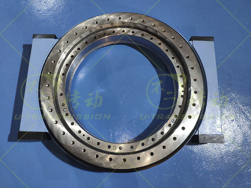 Поворотный привод с опорно-поворотным устройством - WE-III-O-32 - Unique Transmission Equipment(Luoyang)Co., LTD - со шнеком / двойной