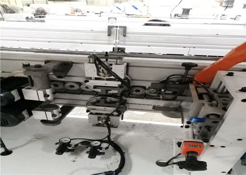 Автоматический кромкооблицовочный станок - UT610E - Nanjing Unitec Technology Co.,LTD