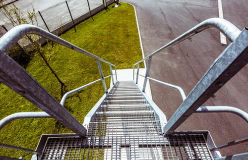Платформа доступа - PLATEFORME AVEC ESCALIER - Pacquet Industrie