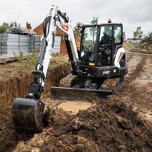 Экскаватор мини - E60 R2 series - BOBCAT - гусеничный / дизельный / для строительной площадки