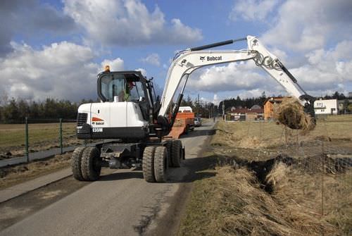 Малогабаритный экскаватор - E55W - BOBCAT - колесный / Tier 4 Interim / для строительной площадки