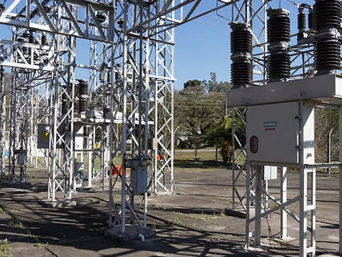 Вакуумный выключатель - Siemens Medium-voltage – Power distribution - с ванной под напряжением / среднего напряжения / модульный