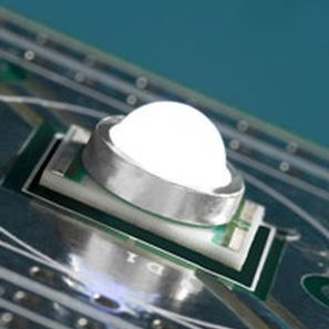 Белый Светодиод - XR-E   - Cree - квадратный / SMD / для освещения