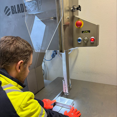 Промышленная ленточная пила для костей - BladeStop K400-M-R - Scott Automation - с предохранителем