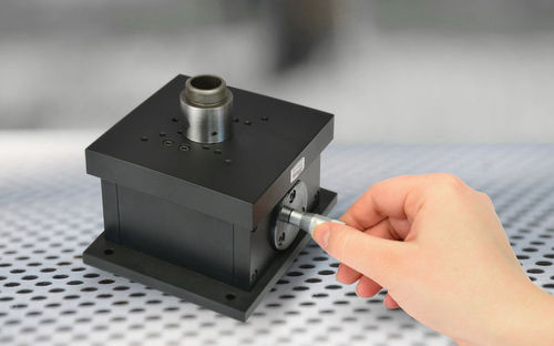 Координатный стол Z - HT 100-8 - Steinmeyer Holding GmbH - с ручным управлением / 1 ось / сверхточный
