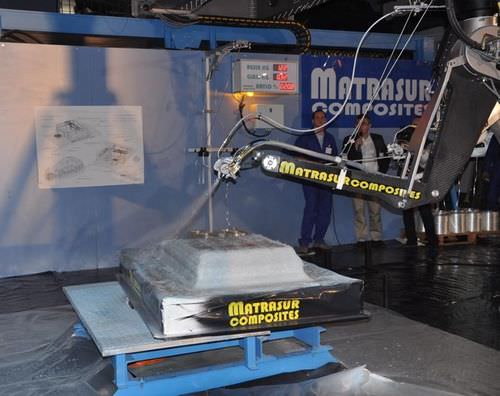 Шарнирный робот - Robomat - Matrasur Composites - 7 осей / для нанесения смолы и стекловолокна / распылитель