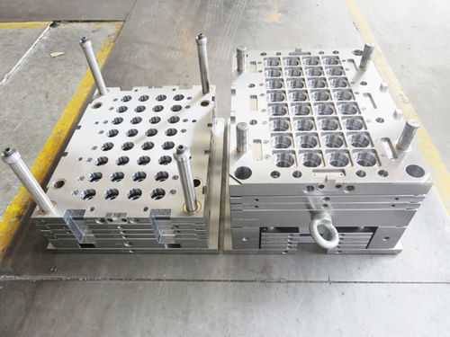 Пластиковая форма для литья под давлением технические детали - AM66 - Suzhou A Mould Co.,Ltd. - для бутылок из ПЭТФ / для использования в медицине
