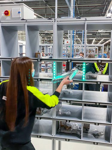 Система подготовки управления несколько - Pcdata Logistics Automation - система автоматической сортировки с использованием световых индикаторов / Pick-by-Scan / для интралогистики