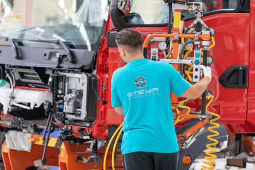 Компоновка для использования в автомобилях - Steyr Automotive GmbH - среднесерийное производство / мелкосерийный