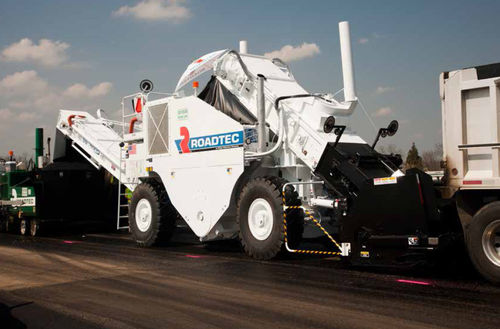Шнековое подающее устройство - 62,500 lbs (28,350 kg) |  - Roadtec - для финишных асфальтоукладчиков / с непрерывным движением / мобильное