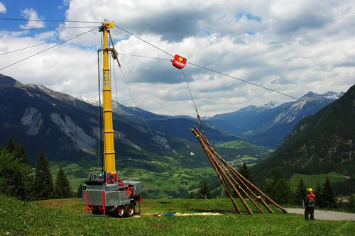 Гусеничный башенный кран - V-400 - Wyssen Seilbahnen AG - для технического обслуживания / для строительства / транспортный