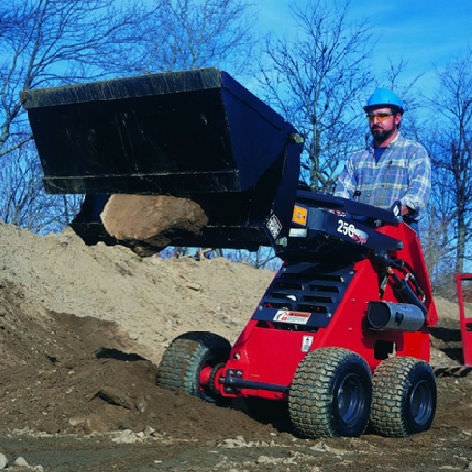 Компактный мини-погрузчик - 228 kg | 25GW - Thomas Equipment Inc.
