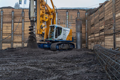 Многофункциональная буровая установка - BG 23 H BT 75 - BAUER Maschinen GmbH - поворотная / для строительной площадки