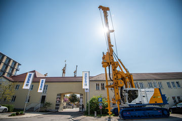 Многофункциональная буровая установка - BG 28 H BT 75 - BAUER Maschinen GmbH - поворотная / для строительной площадки