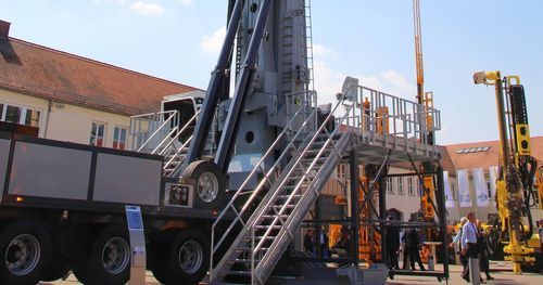 Буровая установка для глубокого бурения - RB-T 135 - BAUER Maschinen GmbH - мобильная / поворотная / гидравлическая
