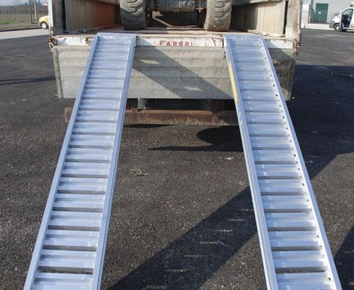 Загрузочная платформа из алюминия - 2 500 - 4 500 mm, 1 300 - 12 173 kg - C.L.M