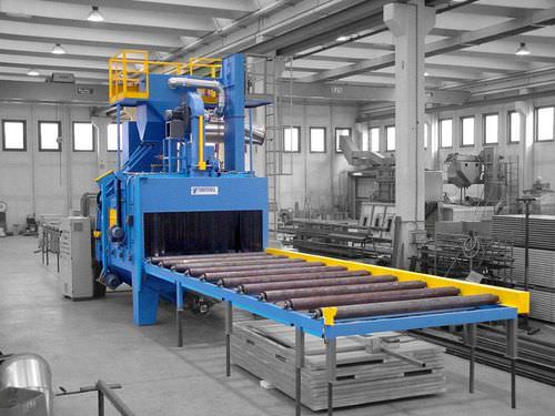Дробеструйный аппарат с роликовым конвейером - GAMMA - TURBOTECNICA - для металла / для толи / непрерывного действия