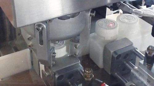 Укупорочная завинчивающая машина для фармацевтических продуктов - TB - PMR System Group - линейная / с электронным управлением / для пластиковой закручивающейся пробки