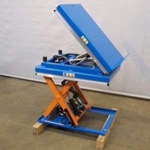 Ножничный подъемный стол - HT-T-H-010-1022-90 - ADE-WERK - гидравлический / стационарный / откидной