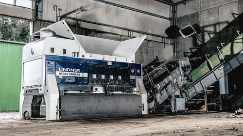 Первичный измельчитель - Atlas 5500 AS - Lindner Recyclingtech GmbH - двухвальный / для твердых и сыпучих отходов / для пластмассовых отходов