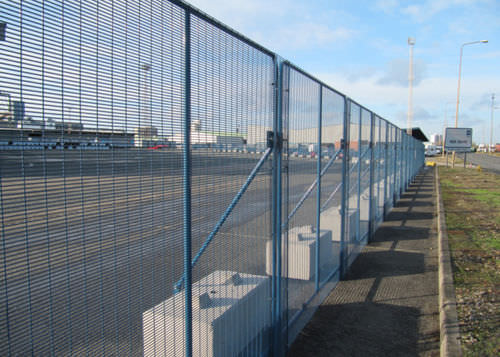 Заграждение для обеспечения безопасности - 2.4 x 2.5 m | POLMIL® - Blok 'N' Mesh UK Limited