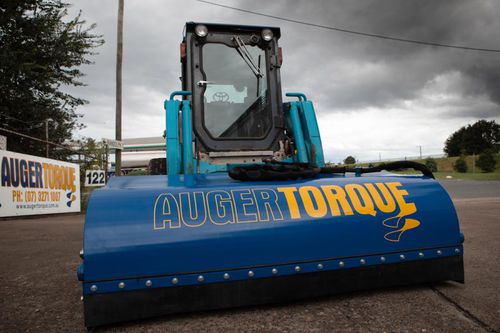 Подметальная машина для компактного погрузчика - Auger Torque Europe Ltd. - с гидравлическим двигателем