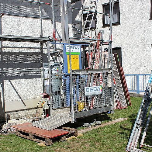 Реечный грузовой подъемник - 300 Z - GEDA GmbH - для строительных материалов / со стойкой