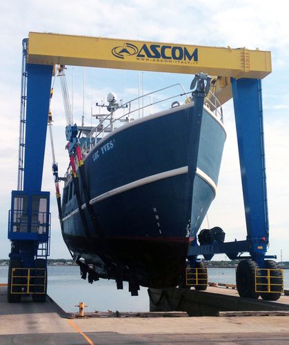 Самоходный козловой кран - BHT 200 - Ascom SpA - для использования на морских судах / гидравлический