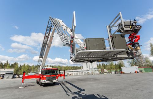 Гусеничный шарнирный подъемник - XR series - Bronto Skylift Oy Ab - электрический / дизельный