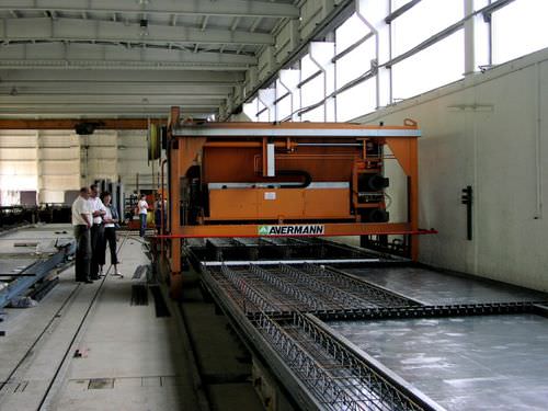 Вибрирующий стол - AVERMANN Maschinenfabrik GmbH & Co. KG
