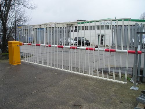 Барьер для парковки - EB950 - Avon Barrier - поднимающийся / с металлическим занавесом