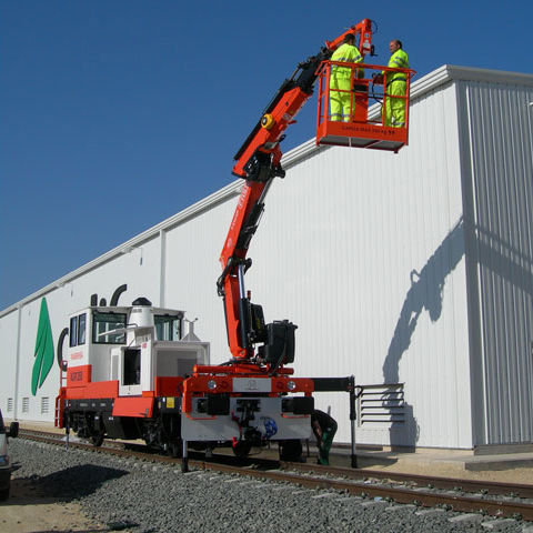 Башенный кран для применения в железнодорожной отрасли - Railway series - Fassi gru S.p.A - на рейке / шарнирный / для загрузки