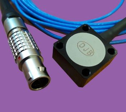Трехосевой акселерометр - AMT/200HR.10 - DJB Instruments UK Ltd - с вибрирующими пластинами / емкостный / компактный