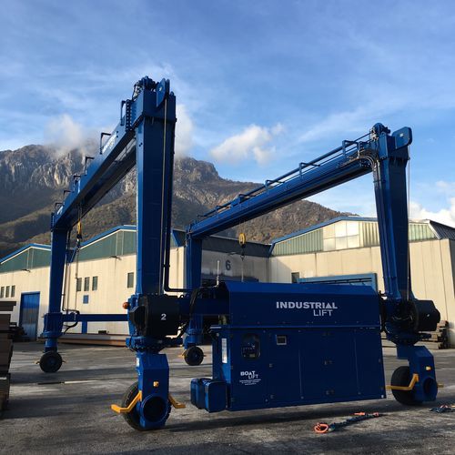 Колесный контейнерный погрузчик - IL20GC-90°RC - INDUSTRIAL LIFT