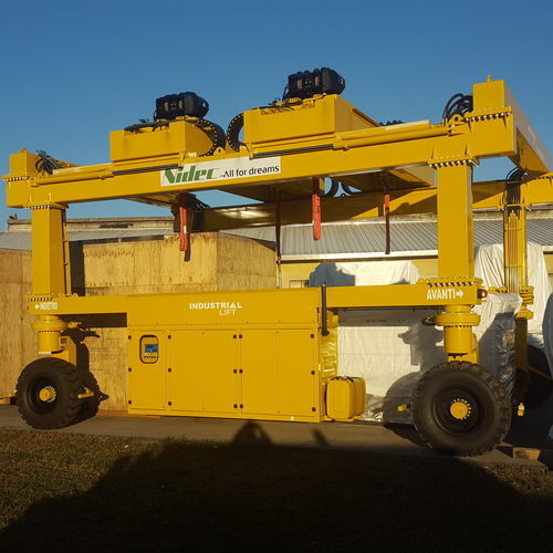 Колесный контейнерный погрузчик - IL40GC - INDUSTRIAL LIFT