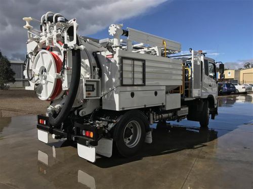 Подметальная машина на грузовике - Spoutvac C70 - Bucher Municipal AG - с тепловым двигателем / для улиц / для отходов