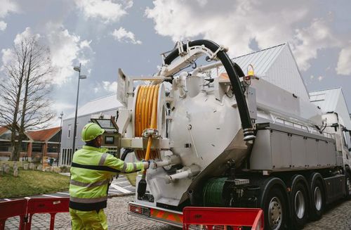 Подметальная машина на грузовике - FlexLine C140 - Bucher Municipal AG - с тепловым двигателем / для наружного применения / для отходов