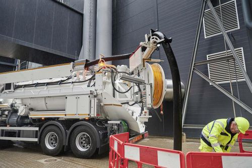Подметальная машина на грузовике - SuperFlex C140  - Bucher Municipal AG - с тепловым двигателем / для наружного применения / для отходов