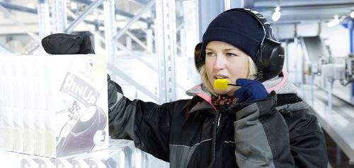 Система подготовки управления комплектовать по голосовым командам - SSI SCHÄFER